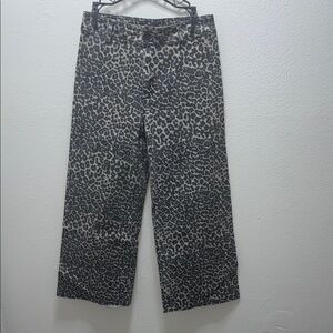 Chic Leopard Print Flare Jeans